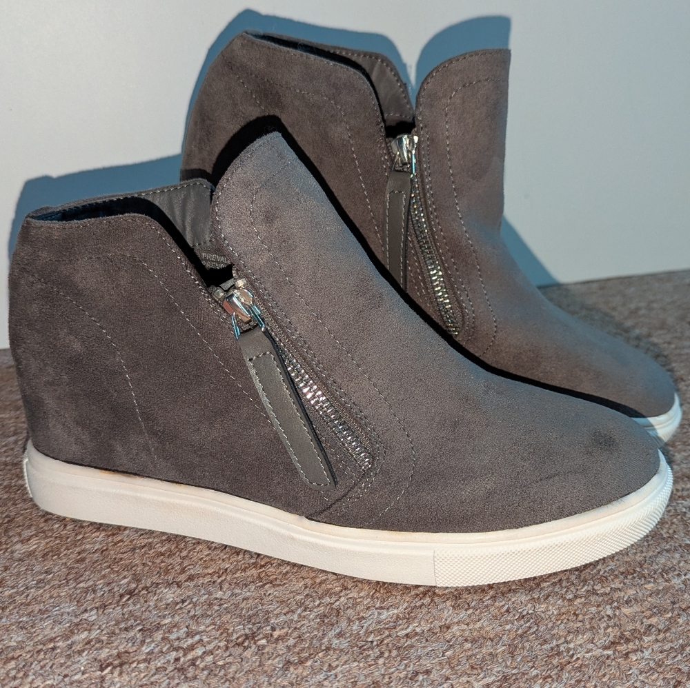 🆕 Gray Wedgie Suede Ankle Boots 9  Zippers Steve Madden Girl NeW Vegan